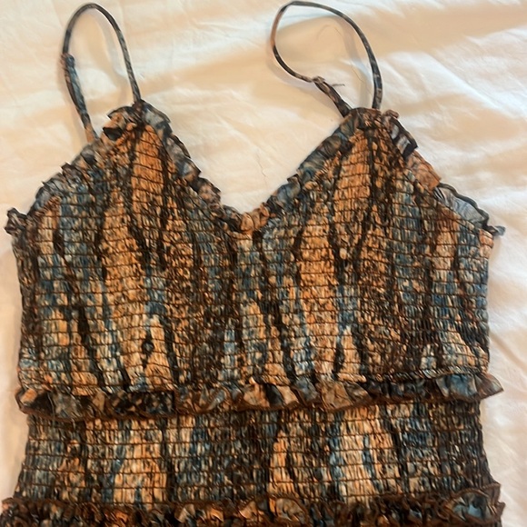 Dress with adjustable straps and flirty detail - Picture 2 of 4